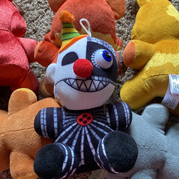 FNAF stuffed collection of six - Picture 5 of 7